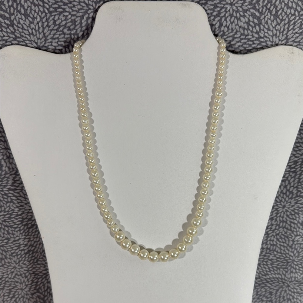 Elegant Pearl Necklace